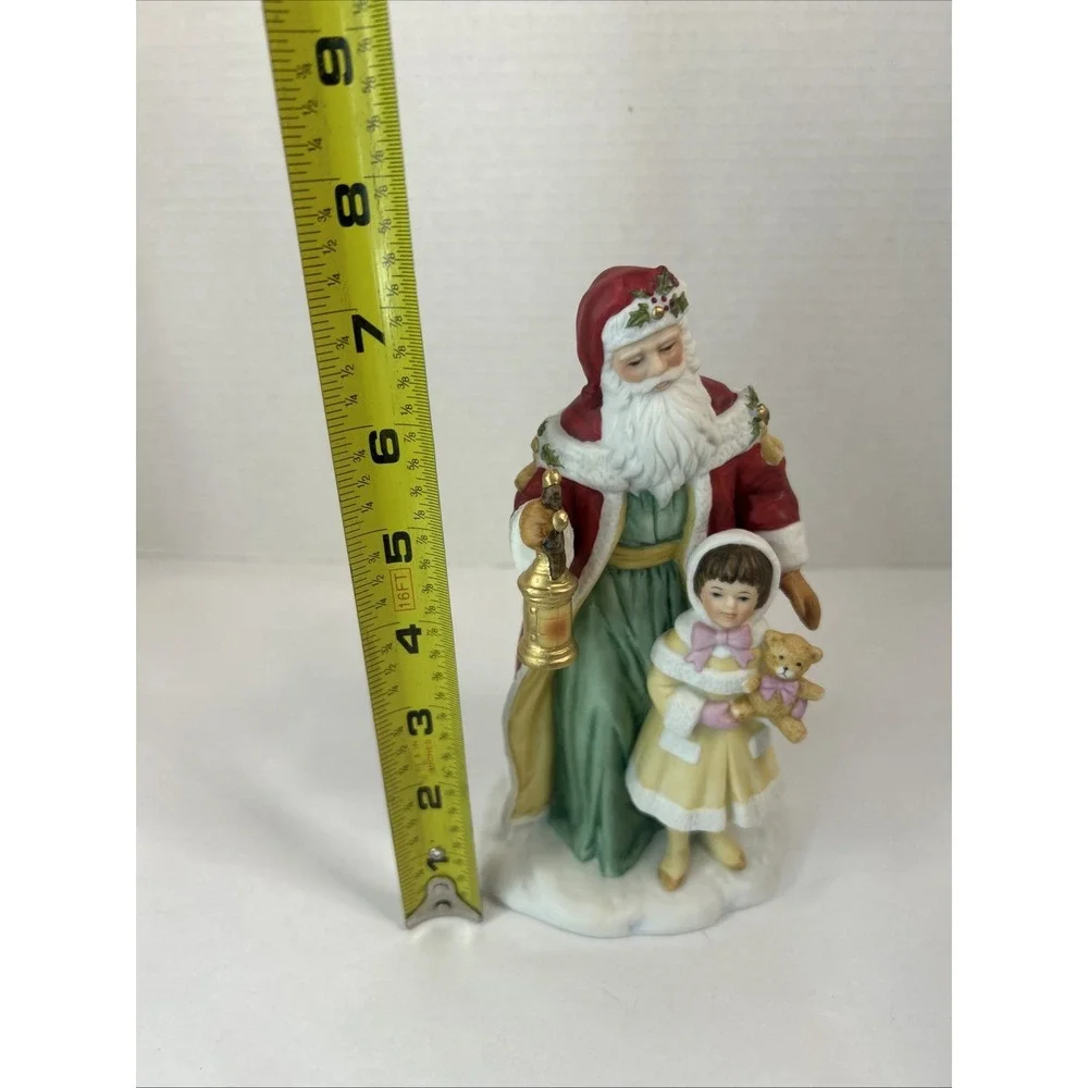 Avon Fine Collectibles 1995 Santa Porcelain‎ Figurine